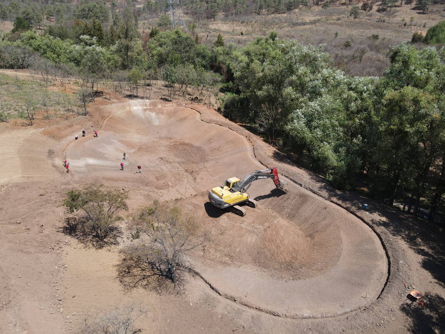 Excavadora Volvo en obra