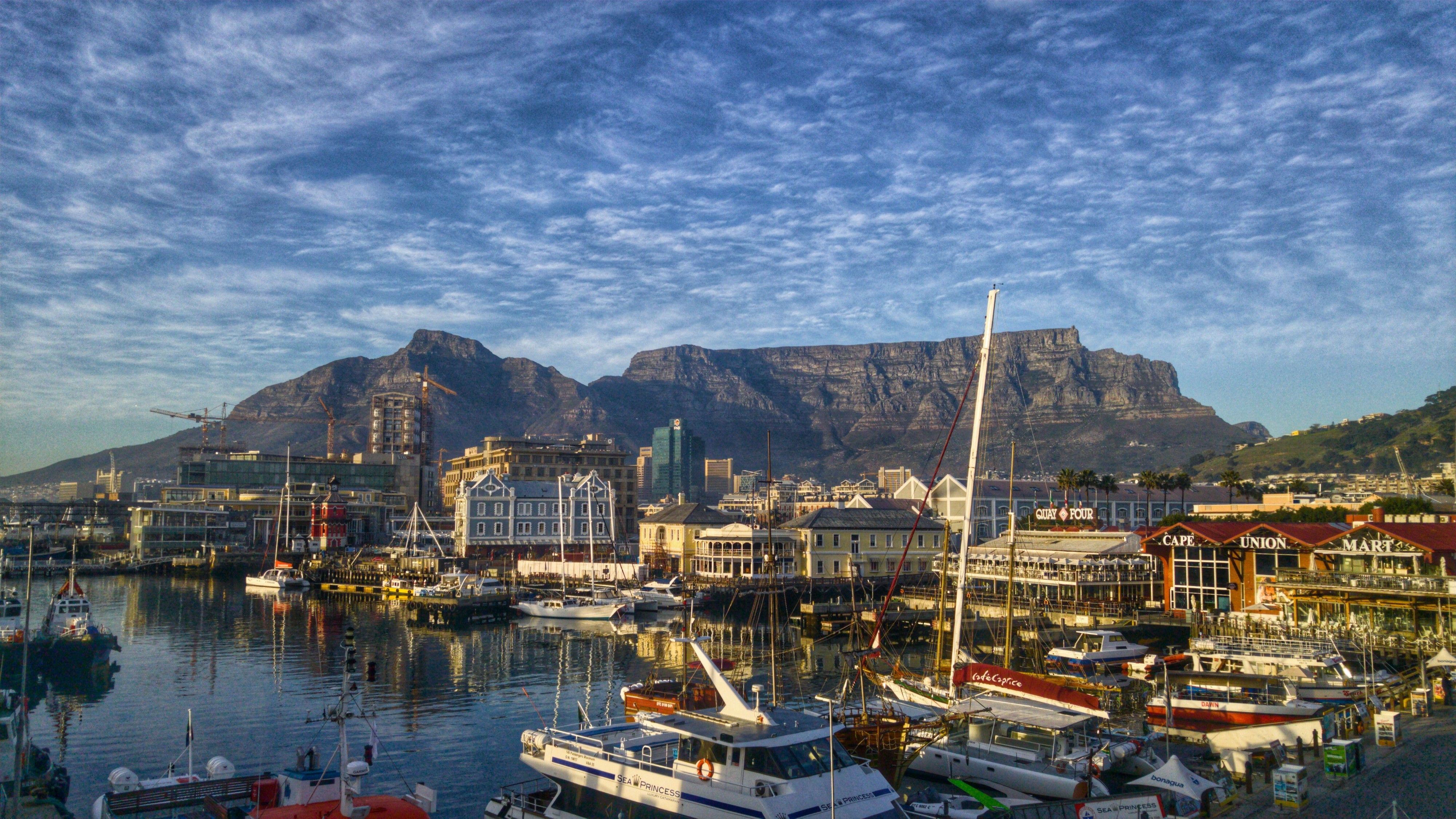 Кейптаун фото. ЮАР Cape Town. Кейптаун столица какого государства. Берлин (Евразия) – Кейптаун (Африка). Столовые горы Кейптаун.