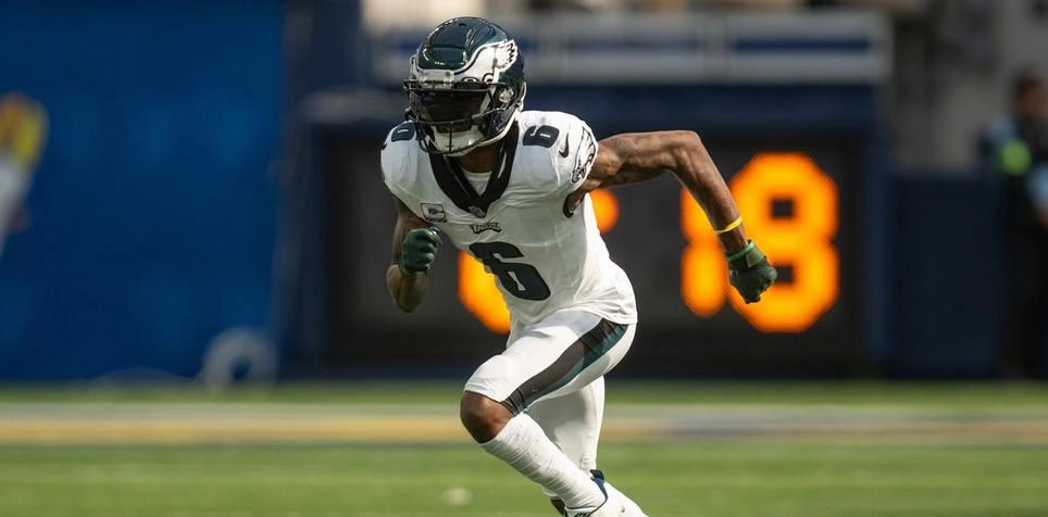 Wide reciever DeVonta Smith's hustle provides Eagles with