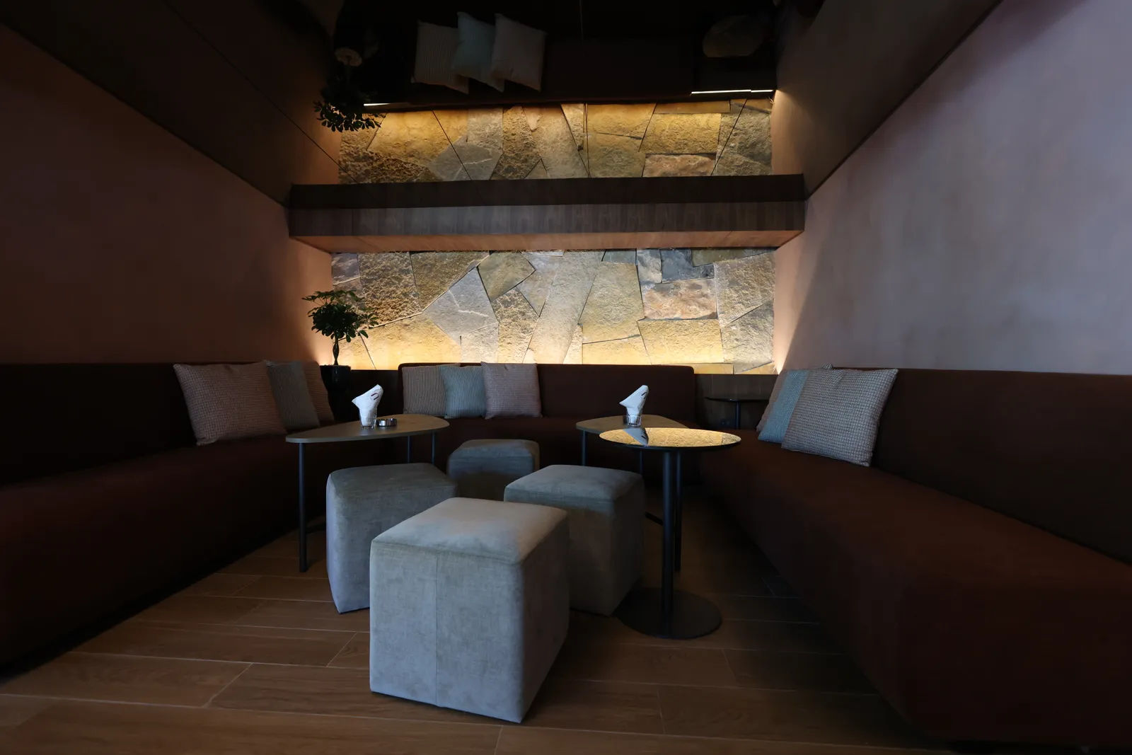 Iglu Restaurant – Mzaar — site photograph
