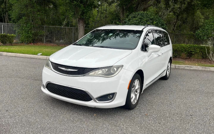 Chrysler Pacifica 2017 — Virtus Car Rental Orlando