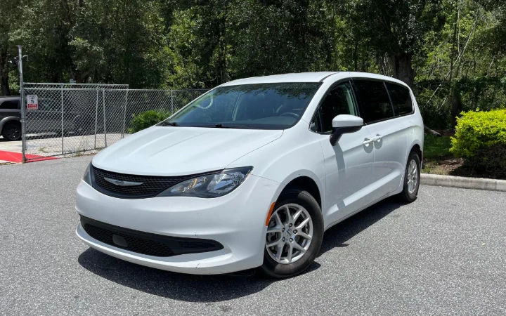 Chrysler Voyager 2022 — Virtus Car Rental Orlando