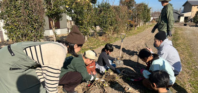 社長がクリスマスにサプライズ発表！1月始動の「畑プロジェクト」―従業員とその家族の収穫体験をレポート