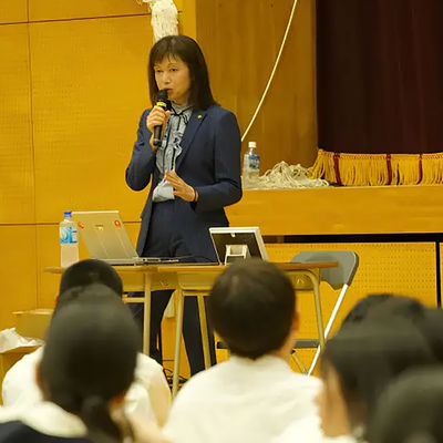 高校生約300人に、アルバムセラピーを用いた「教えない授業」を実施しました！