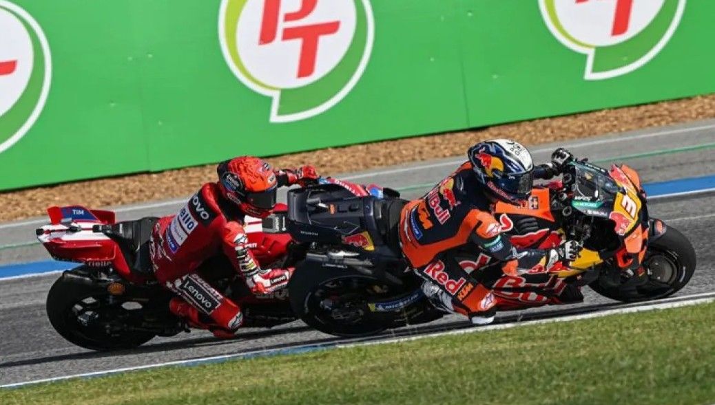  Acosta Pimpin, Bezzecchi Tempel Ketat