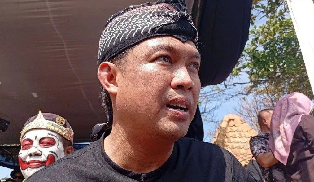 KPK Tangkap Bupati Cilacap dan Puluhan Orang dalam OTT, Ruang Sekda Disegel