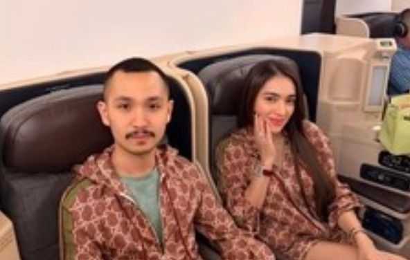 Lebaran di Paris: Gaya Serasi Angel Karamoy & Gusti Ega Jadi Sorotan