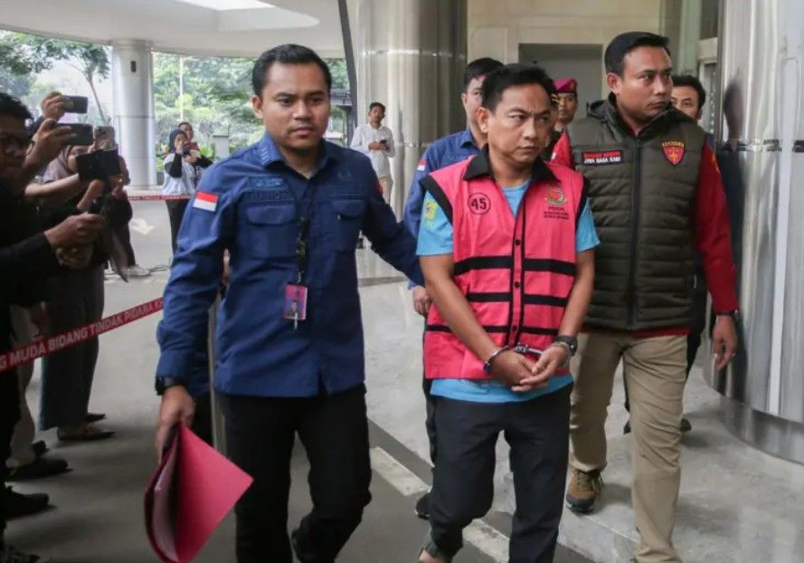 Kala Sumpah Jabatan Hanya Bertahan Enam Hari: Ironi Jatuhnya Sang Penjaga Pelayanan Publik