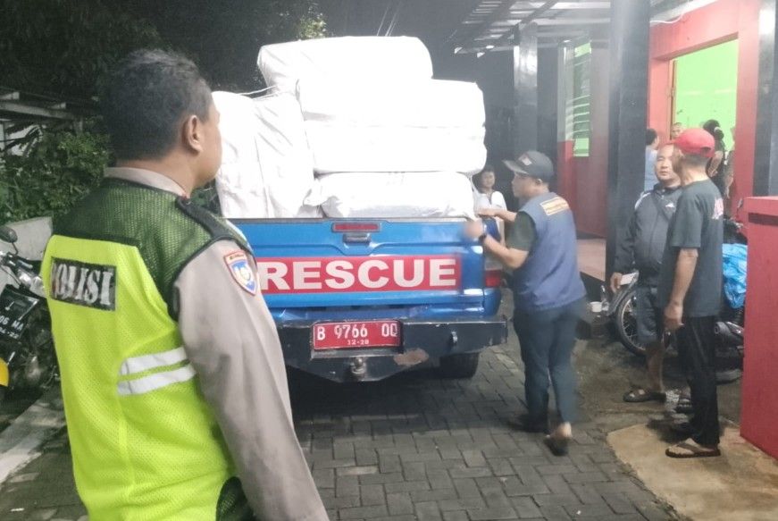 Gerak Cepat Atasi Banjir Ngaliyan-Tugu, Pemkot Semarang Kebut Pembersihan dan Salurkan Logistik Darurat