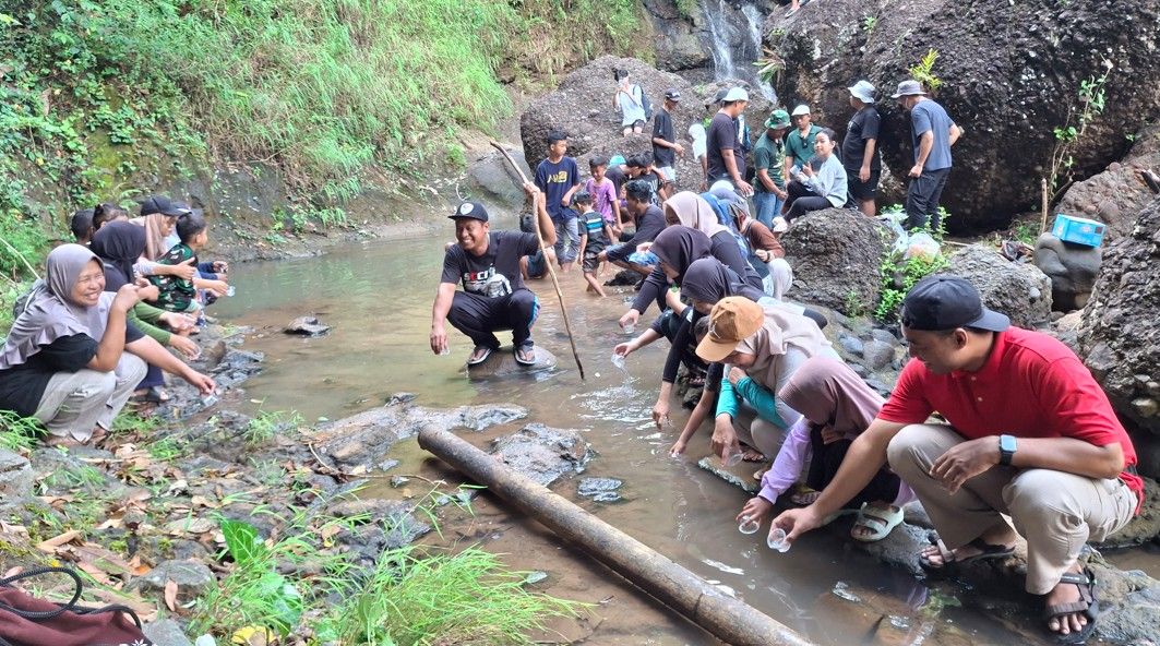 Giriloyo Institute Dorong Konservasi Lingkungan Lewat Tebar Bibit Ikan dan Penanaman Pohon