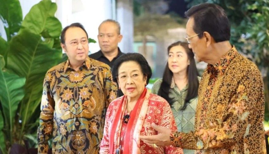 Gamelan Syahdu dan Wedang Semlo Jadi Saksi Keakraban 3,5 Jam Sri Sultan HB X dan Megawati di Keraton Yogyakarta
