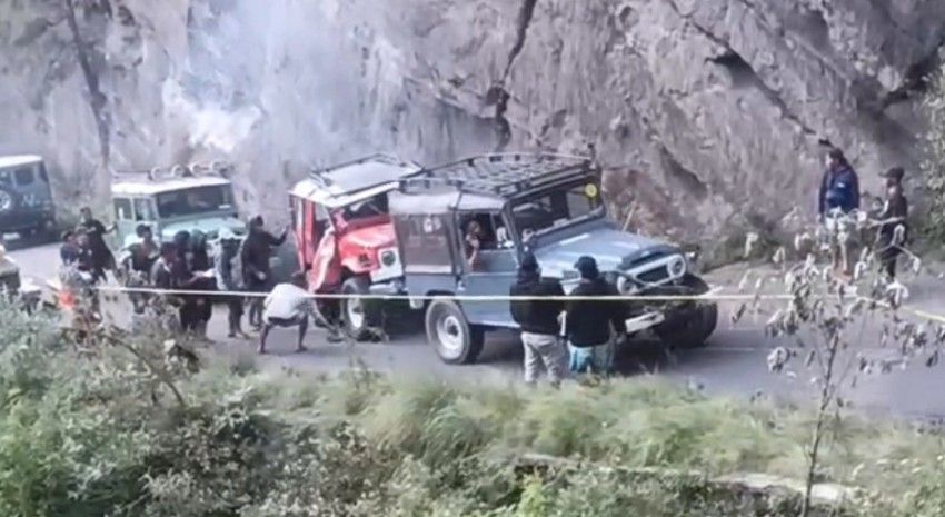 Tragedi Tikungan 'Letter S' Bromo: Diduga Rem Blong, Jip Wisatawan Oleng Tabrak Tebing hingga Telan Korban Jiwa