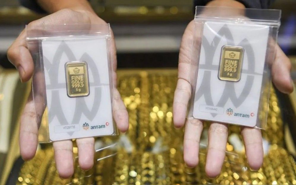 Akhir Pekan Makin Berkilau, Emas Antam Melesat Naik Rp25.000 per Gram Pagi Ini