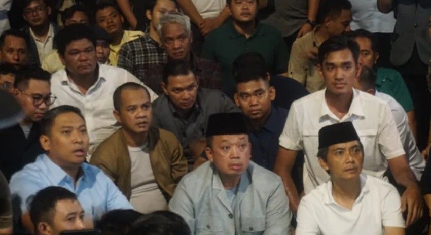 Hujan Air hingga Lesehan di Aspal: Cerita Wamentan Sudaryono Hadapi Amuk Massa Mahasiswa UGM