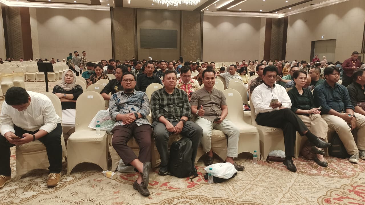 Semangat dari Timur Nusantara: Gladi Bersih Wisuda UNSURI Surabaya Penuhi Ballroom Dyandra Convention Center