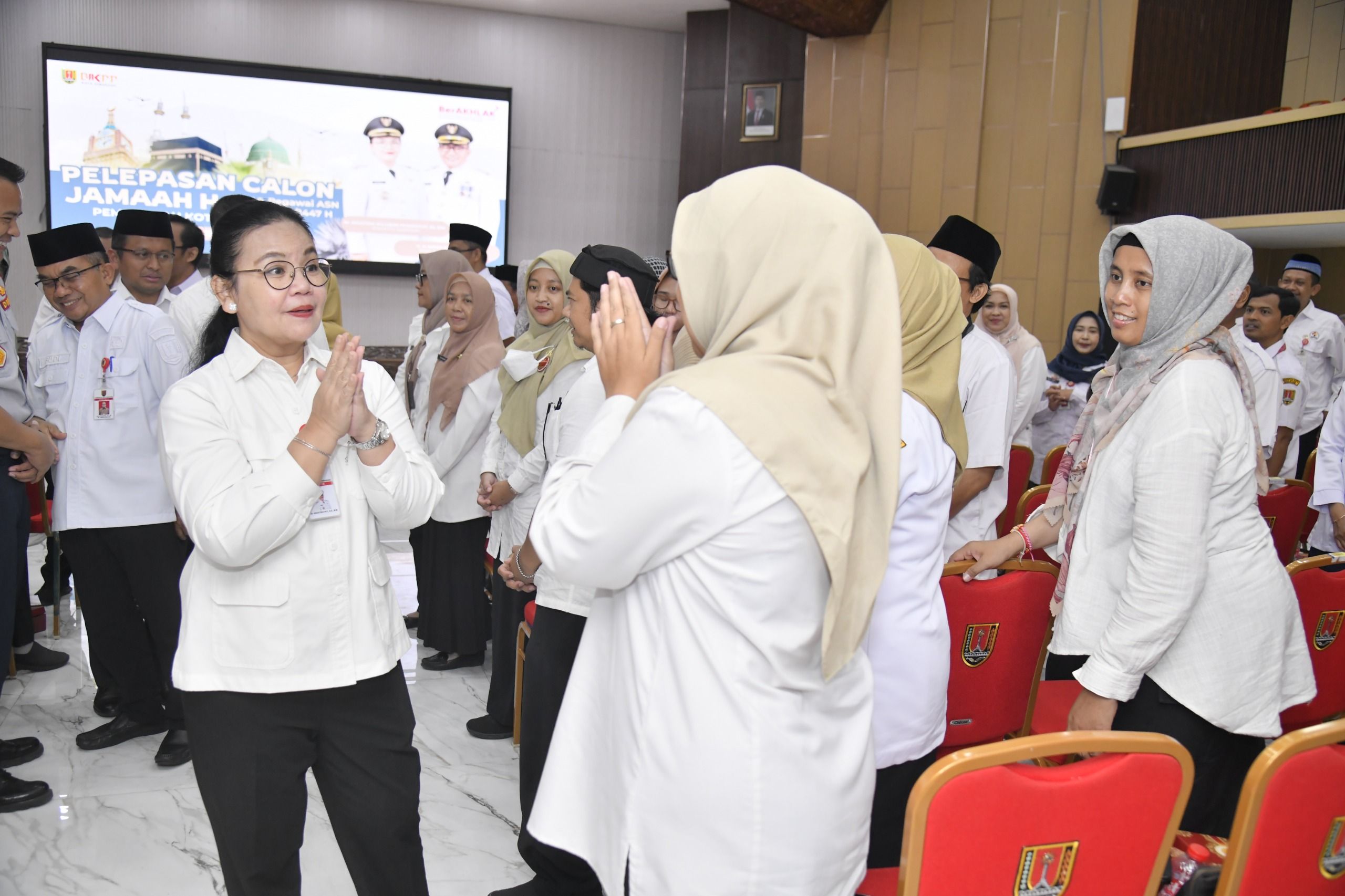 63 ASN Pemkot Semarang Diberangkatkan ke Tanah Suci, Wali Kota Agustina Tekankan Peran Teladan dan Pelayanan Jemaah