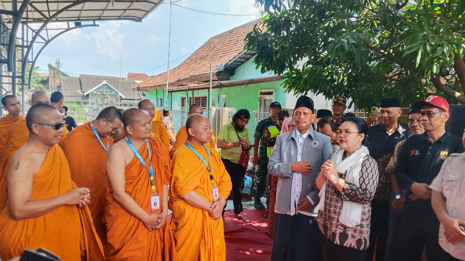Sambut Biksu Thudong, Wali Kota Agustina Gaungkan Filosofi Warak Ngendog Demi Semarang Damai