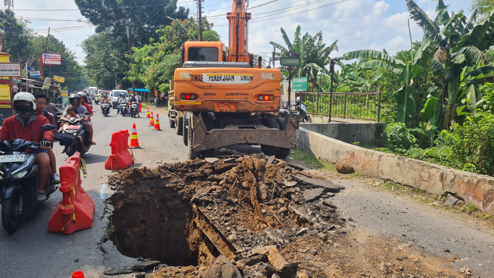 Wali Kota Semarang Agustina Wilujeng Gercep Instruksikan DPU Perbaiki Jalan Rusak Akibat Tonase Berlebih
