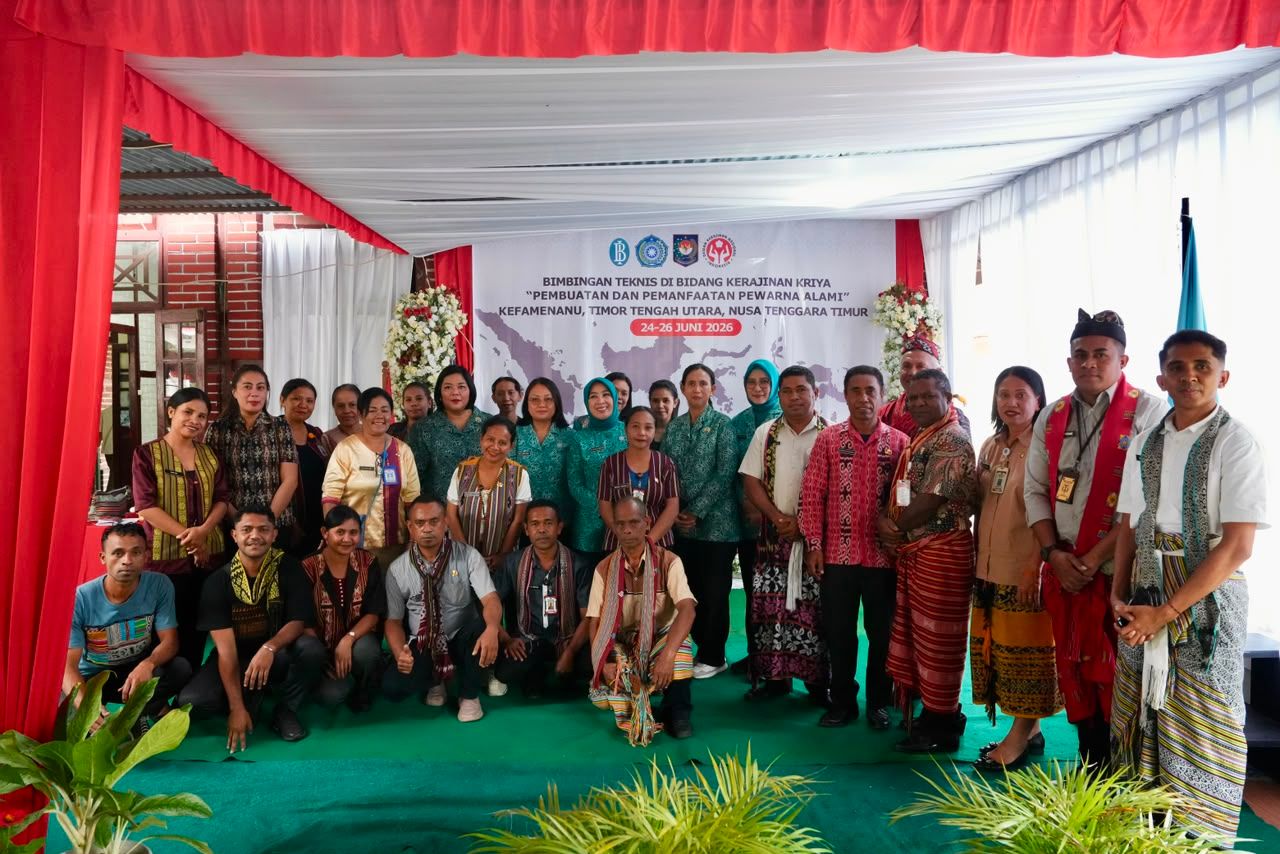 Ketua Harian Dekranas: Pewarna Alam Bisa Tingkatkan Nilai Jual Tenun Kabupaten Timor Tengah Utara