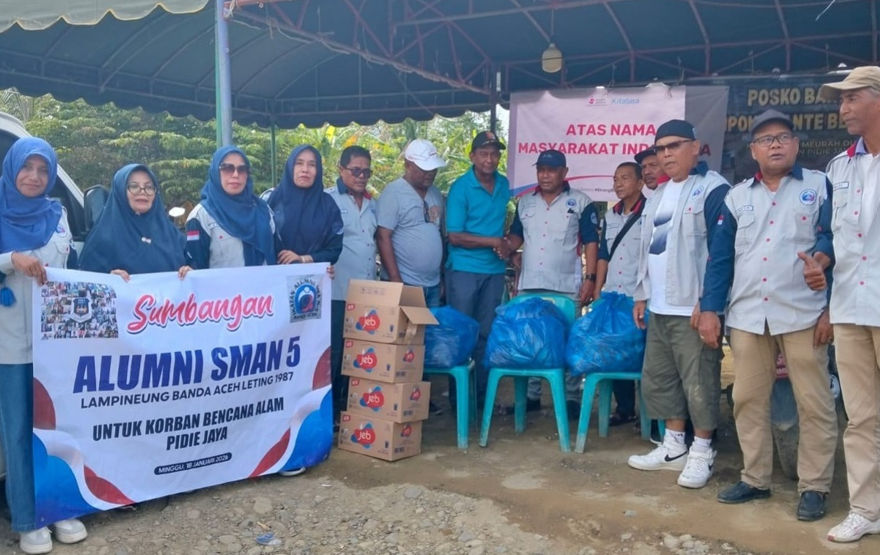 Tak Sekadar Donasi, Alumni SMAN 5 Banda Aceh ’87 Masak Sendiri untuk Korban Banjir Pidie Jaya
