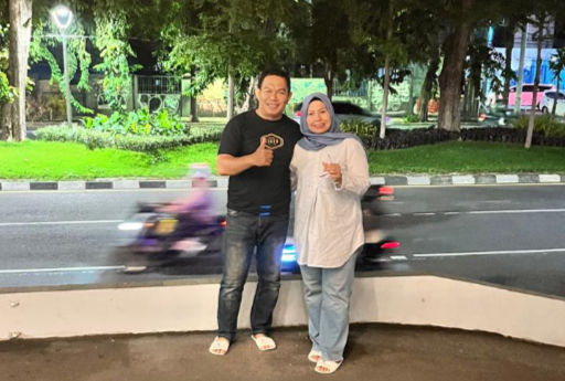 Malam Bahagia di Kota Pahlawan: Kisah Lalu Jamiri dan Luluk Setelah Wisuda Unsuri Surabaya