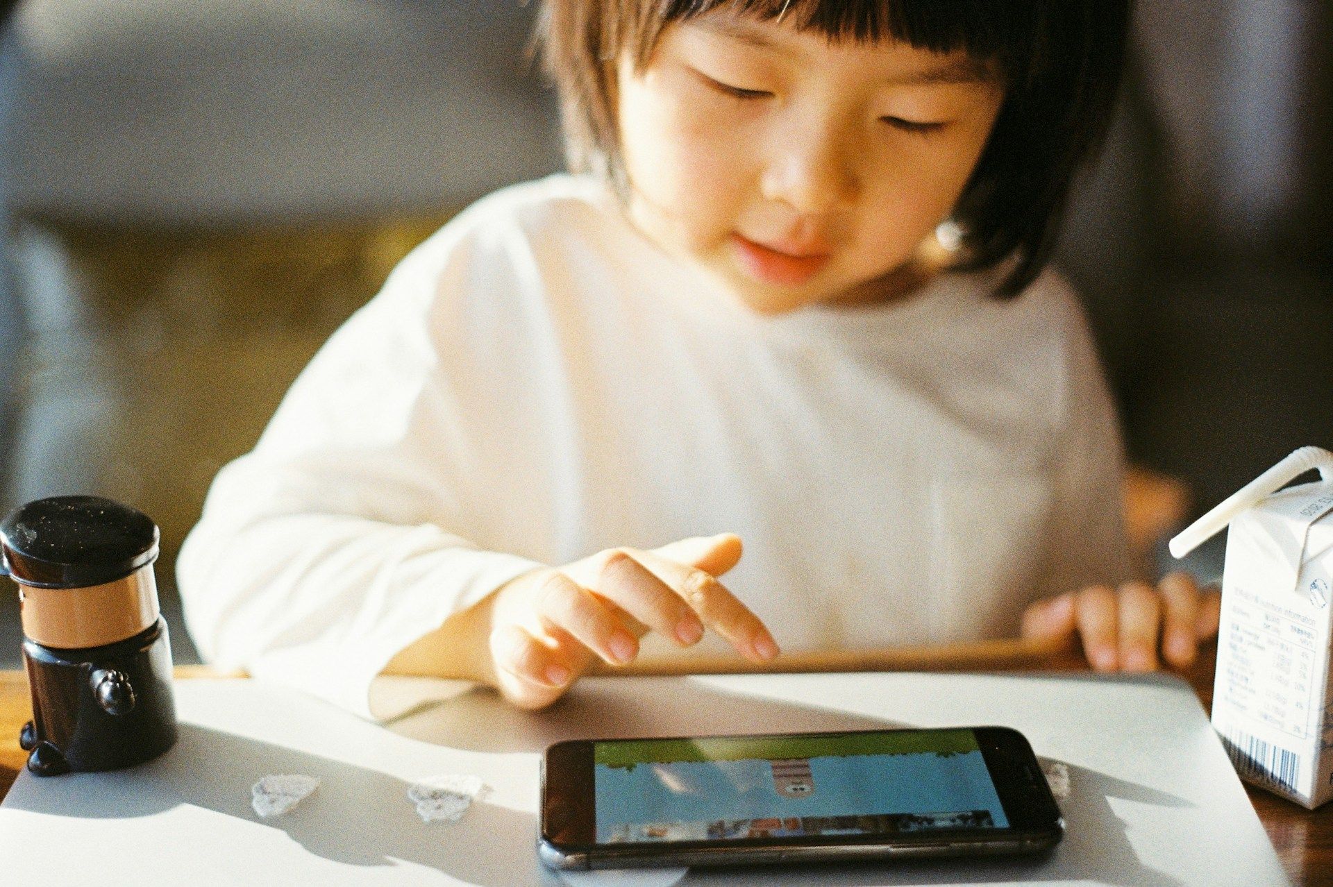 The Digital Dilemma: Balancing Screen Time with Educational Play