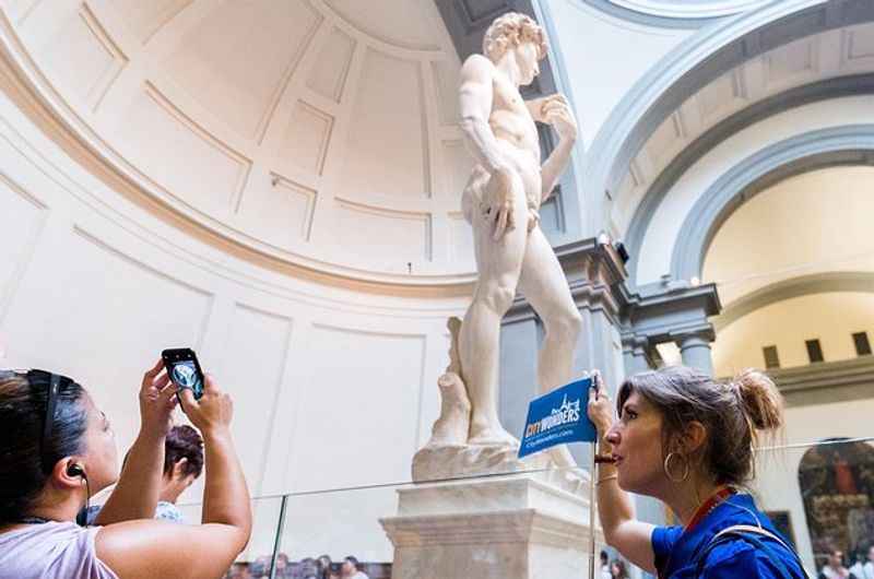 Guided Tours of Renaissance Art: Exploring Masterpieces in the Accademia Gallery