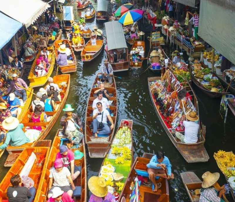 Damnoen Saduak Floating Market