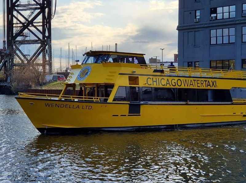 Water Taxi at the Chicago River