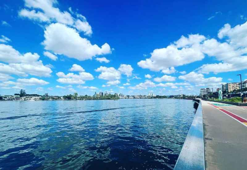 Walk the Brisbane Riverwalk