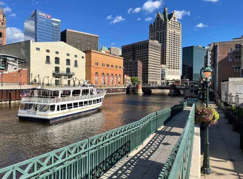 Milwaukee Riverwalk District