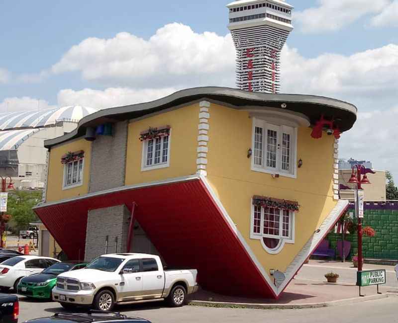 Niagara Falls Upside Down House