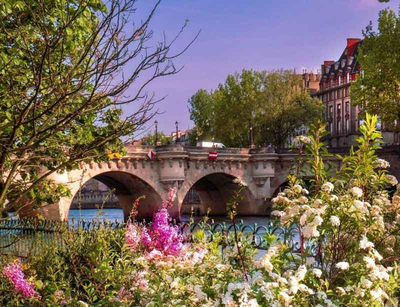 interesting place to visit in paris