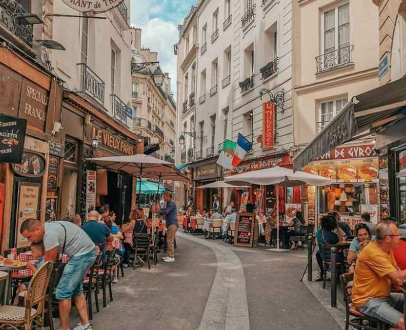 interesting place to visit in paris