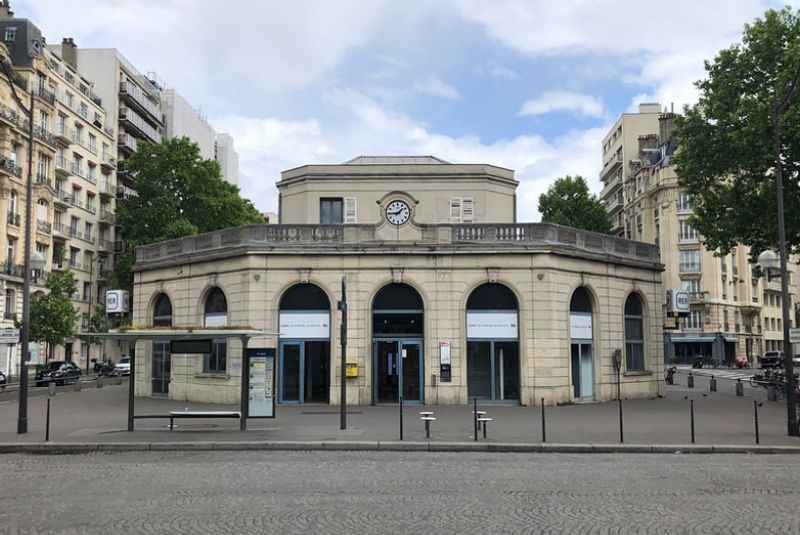 interesting place to visit in paris