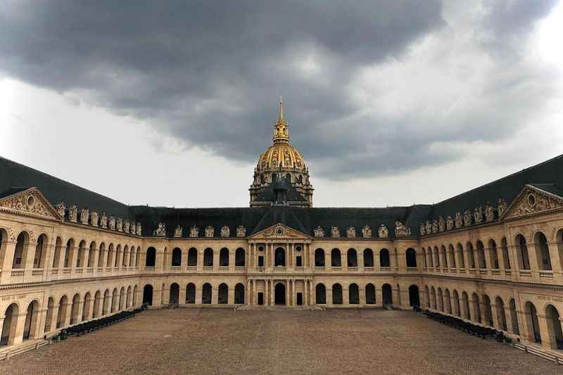 interesting place to visit in paris