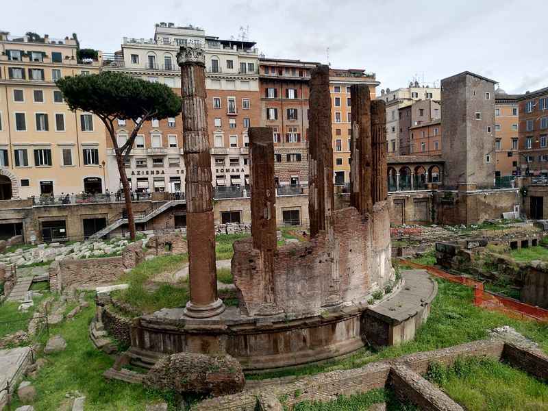 Largo di Torre Argentina