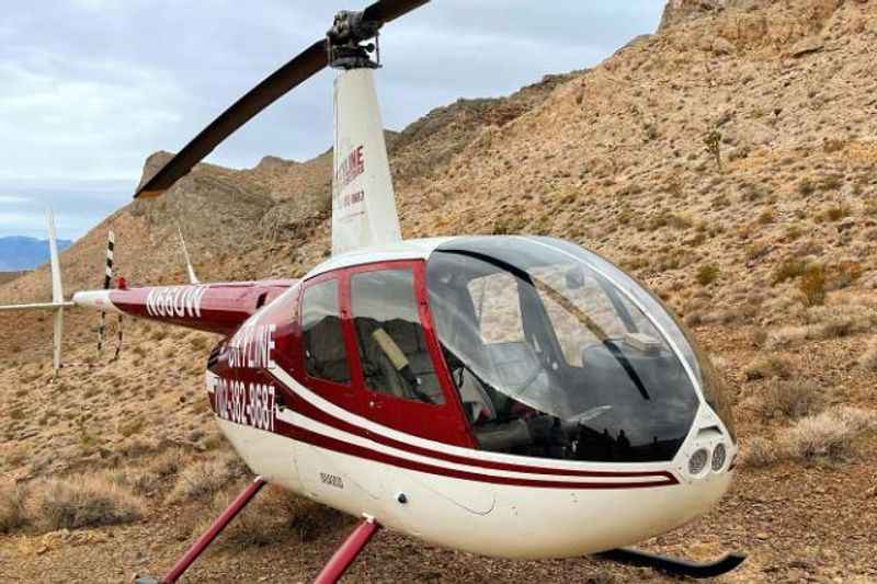 Red Rock Canyon and the Iconic Las Vegas Strip on a Helicopter Tour