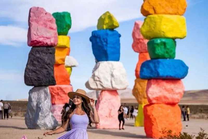 A Tour of Red Rock Canyon and Seven Magic Mountains: Unforgettable Scenery and Art
