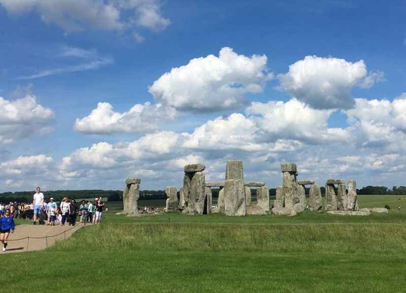 tour inside stonehenge