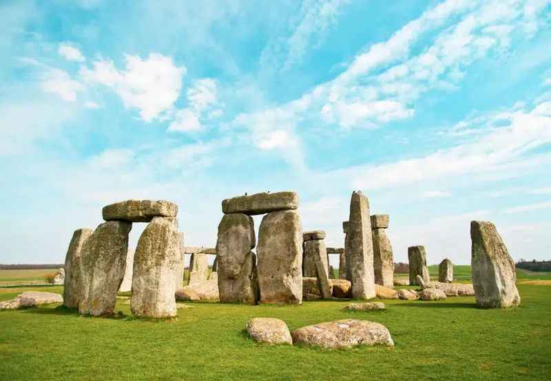 tour inside stonehenge