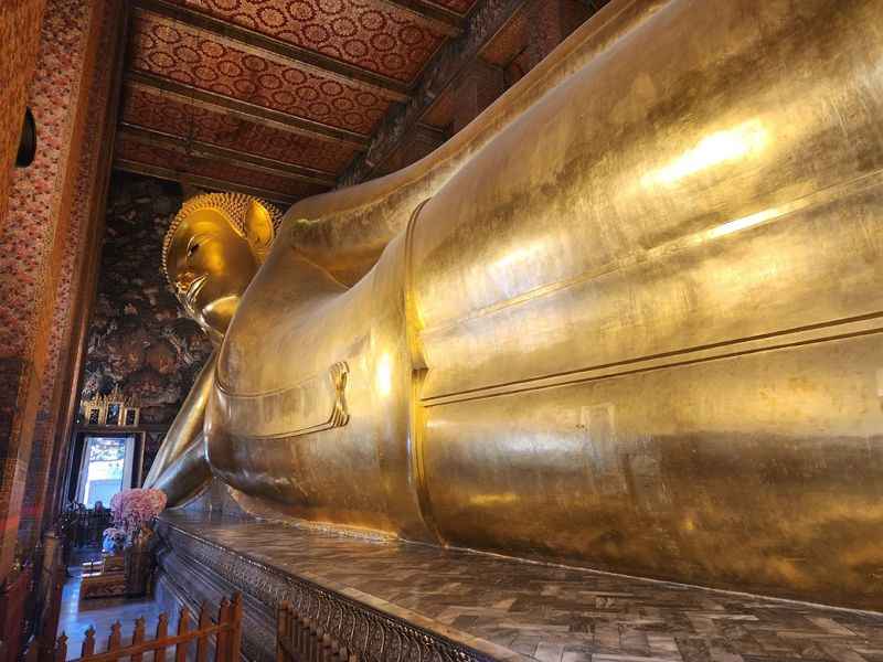 giant reclining Buddha at Wat Pho