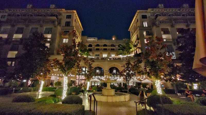 the courtyard at the ri resort at night