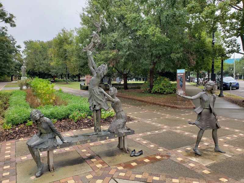 the bronze statues of the three children in the park