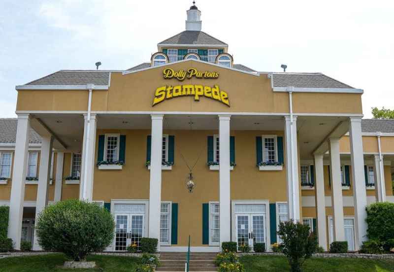 Dolly Parton's Stampede