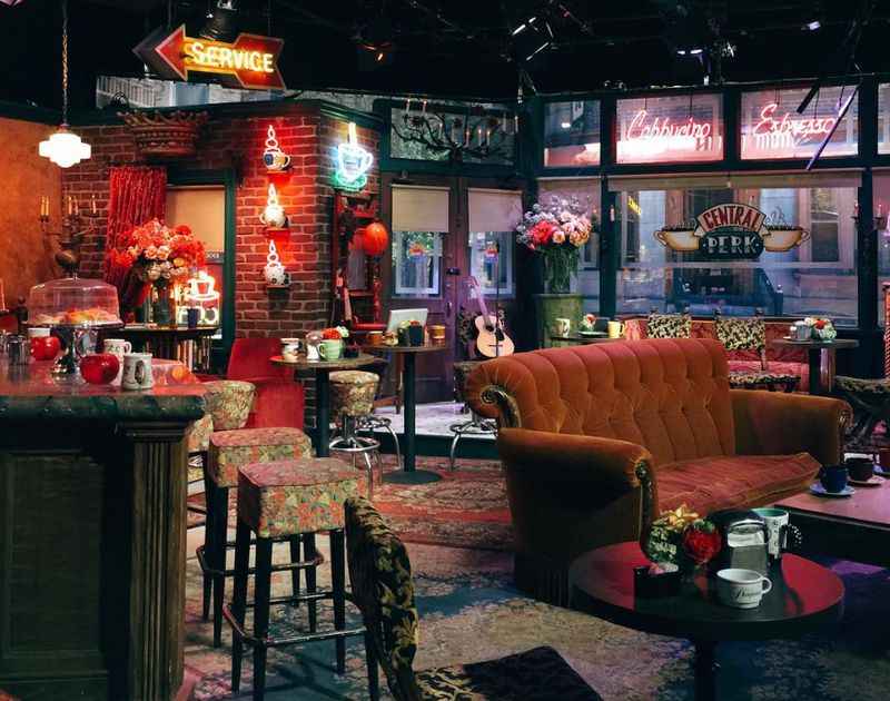 F.R.I.E.N.D.S Reunion Set at Warner Brothers VIP Studio Tour