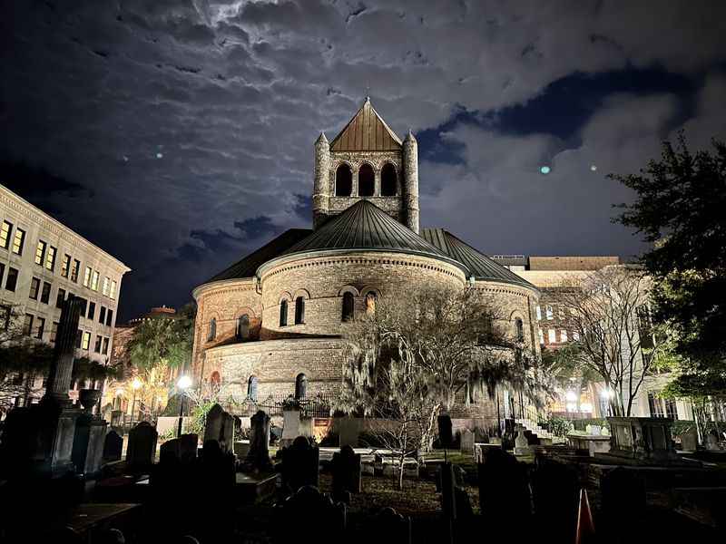 Bulldog Tours Evening Graveyard Tour