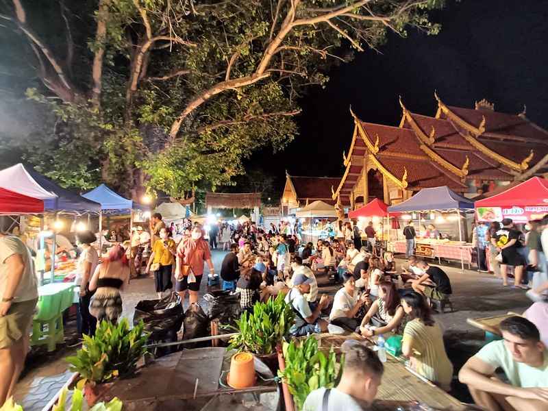 Saturday Night Market at Tha Phae Gate