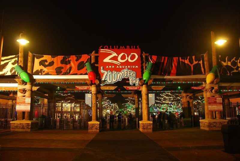 the entrance to the zoo at night