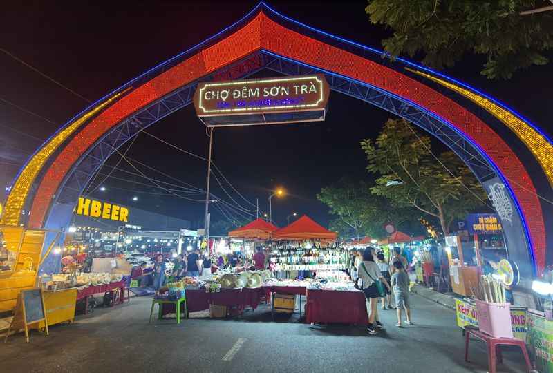 Son Tra Night Market